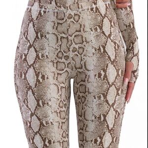 Naked wardrobes snake print legging
